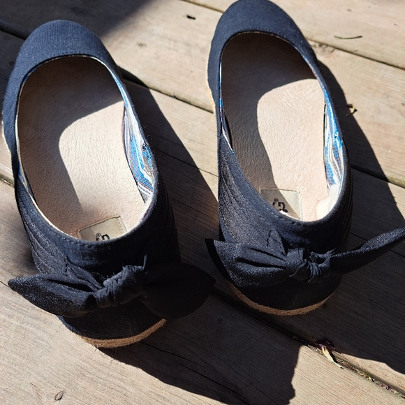 Womens Uggs Canvas /Leather Ballet flats Size 9.5 - Picture 4 of 7